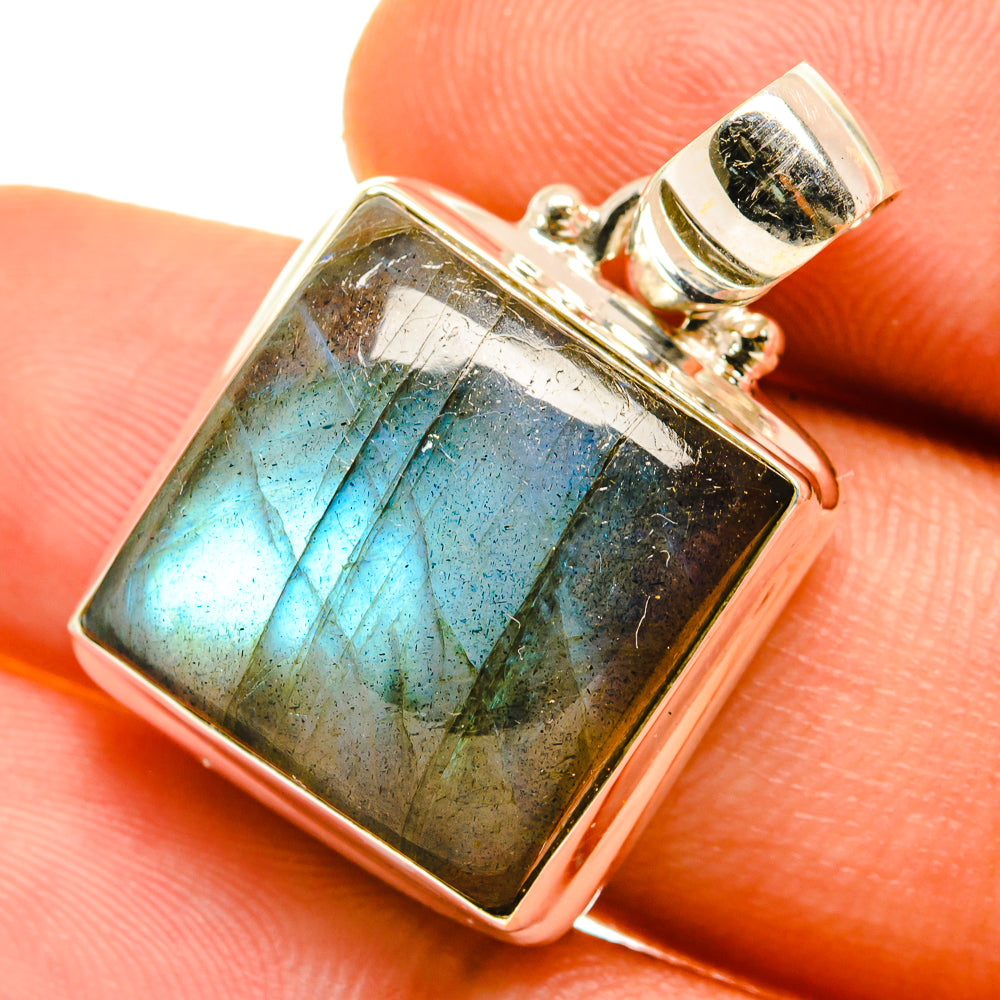 Labradorite Pendants handcrafted by Anasilvercos - PD4328