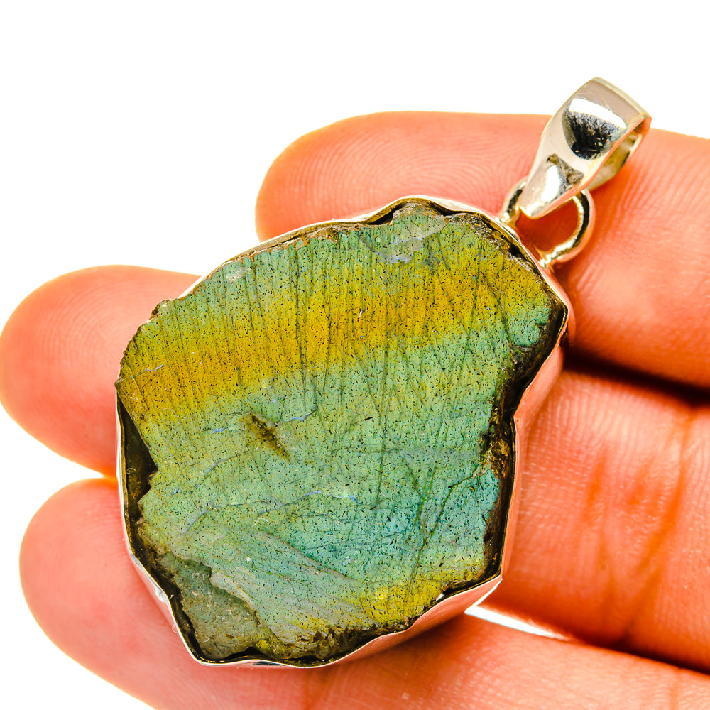 Labradorite Pendants handcrafted by Anasilvercos - PD4337