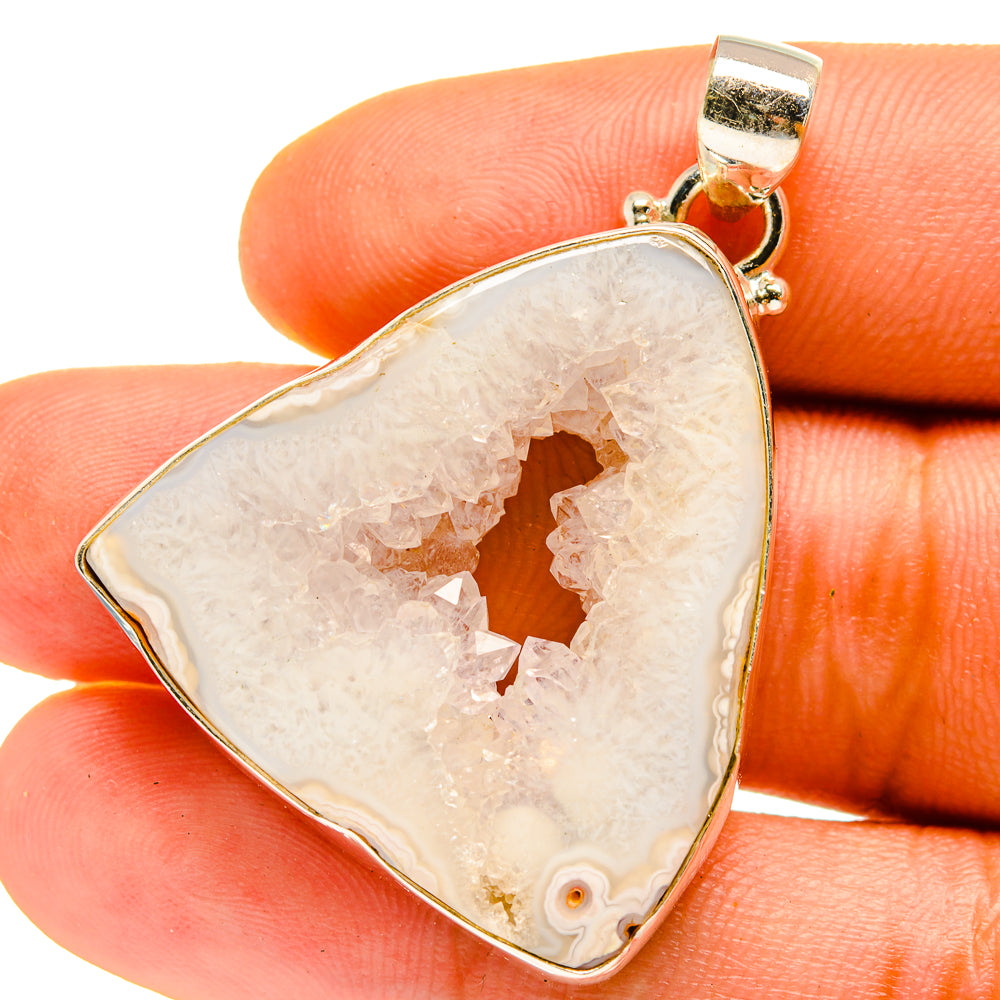 White Geode Slice Pendants handcrafted by Anasilvercos - PD759780