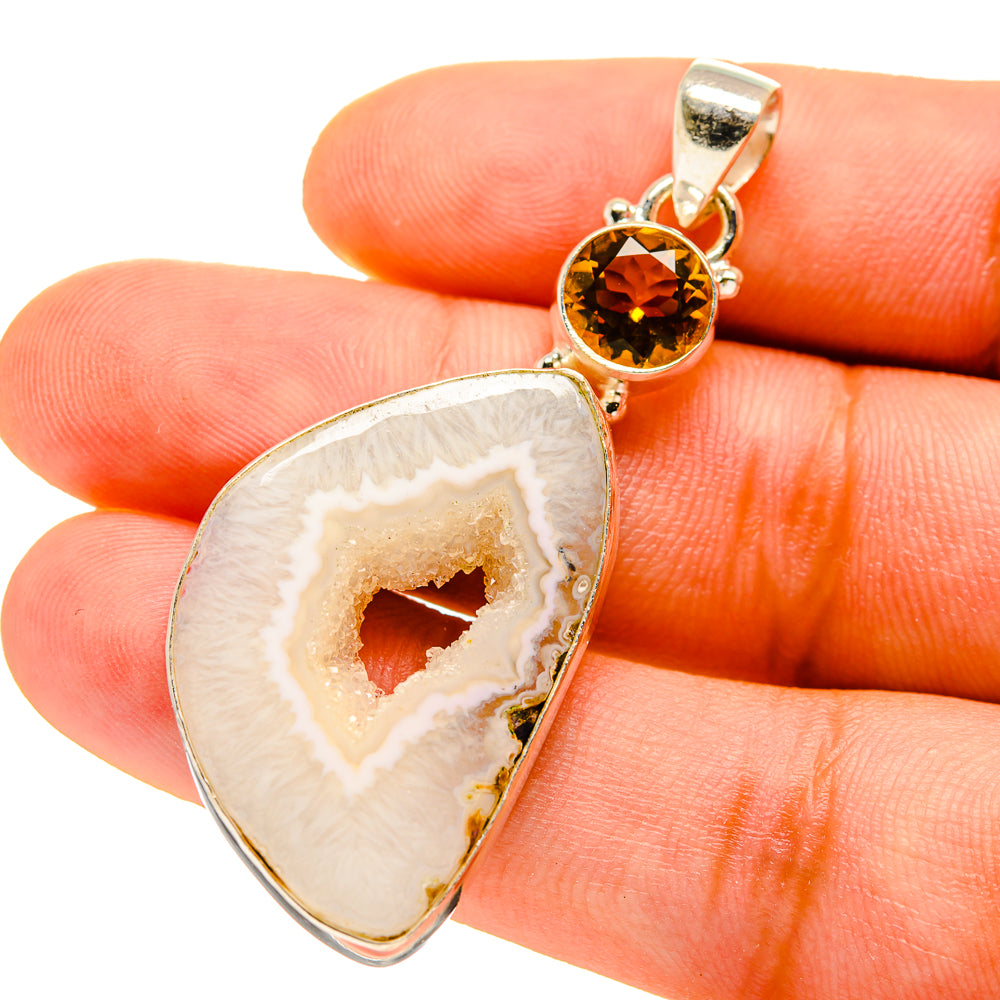 White Geode Slice Pendants handcrafted by Anasilvercos - PD759799