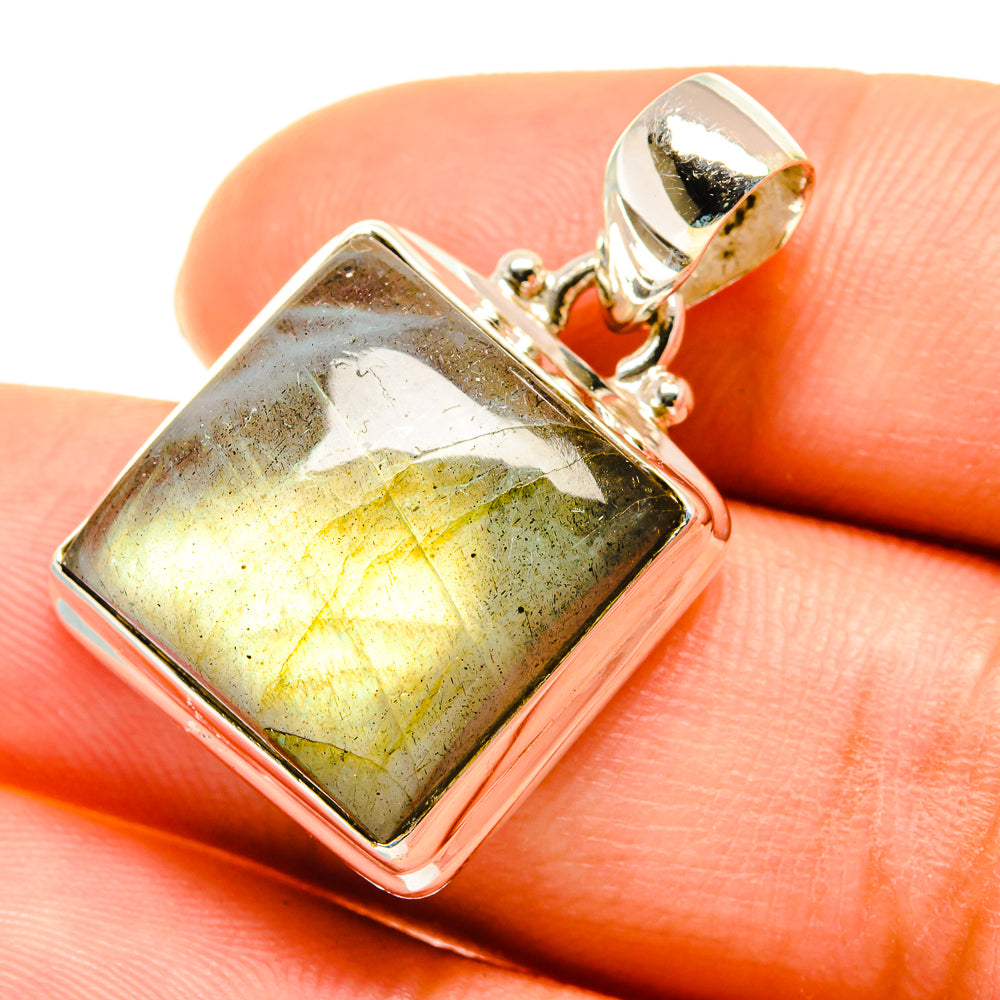 Labradorite Pendants handcrafted by Anasilvercos - PD5650