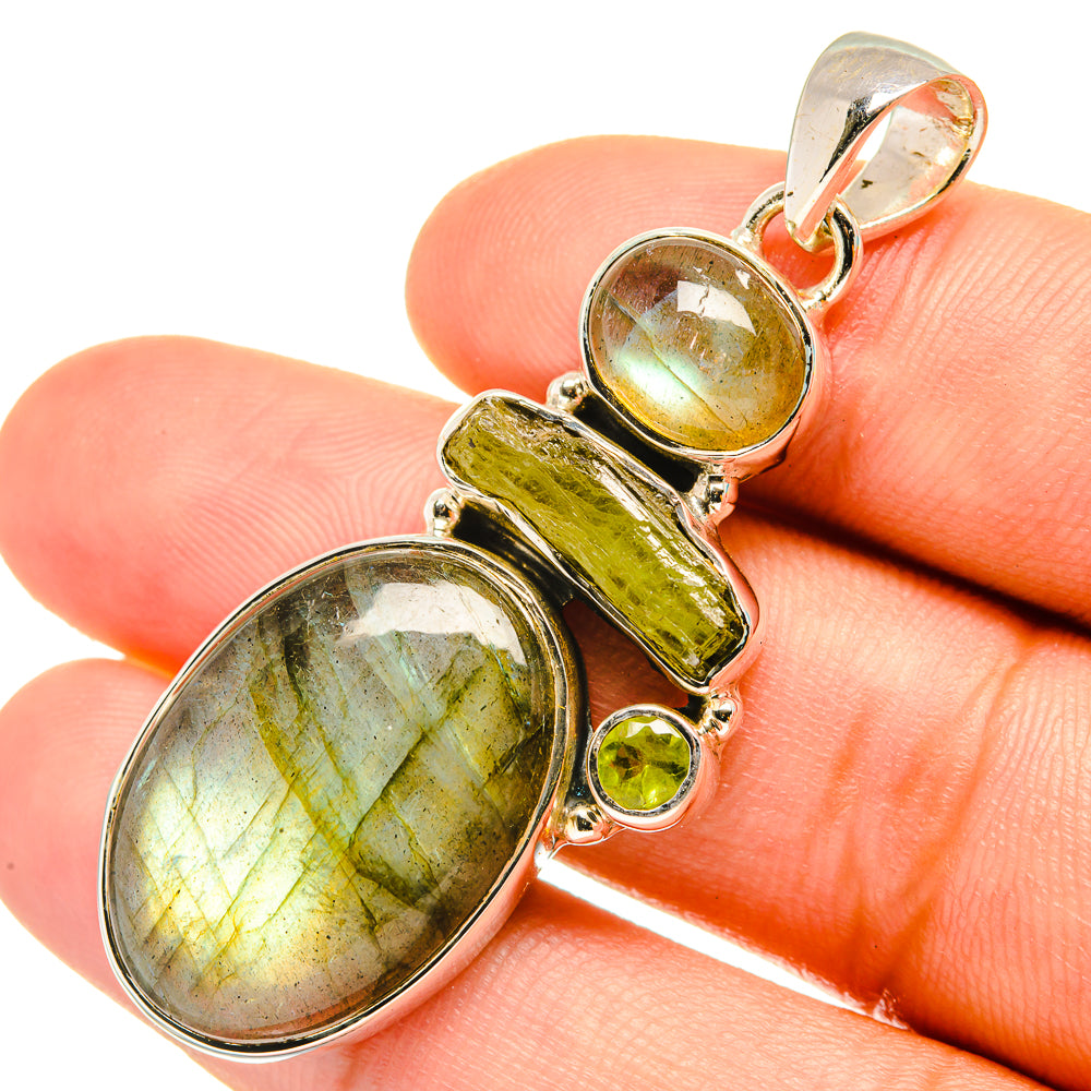 Labradorite Pendants handcrafted by Anasilvercos - PD7055