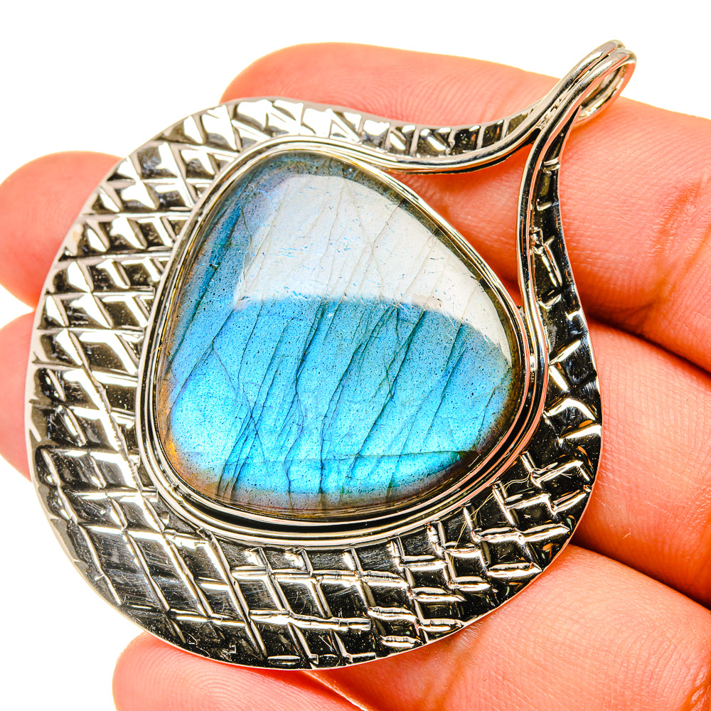 Labradorite Pendants handcrafted by Anasilvercos - PD7142
