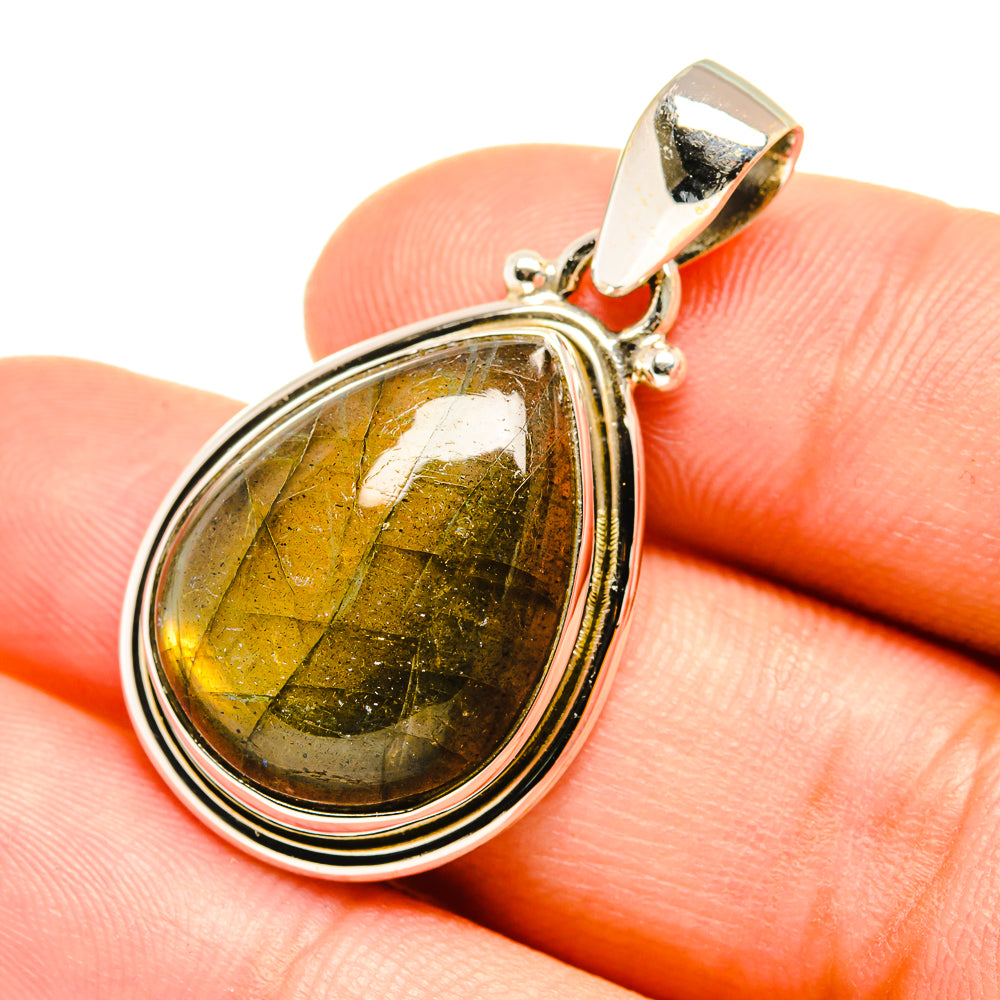 Labradorite Pendants handcrafted by Anasilvercos - PD7320
