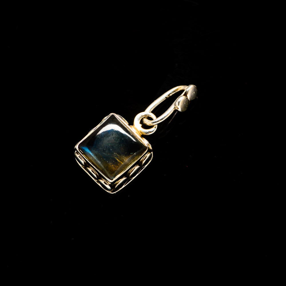 Labradorite Pendants handcrafted by Anasilvercos - PD733970