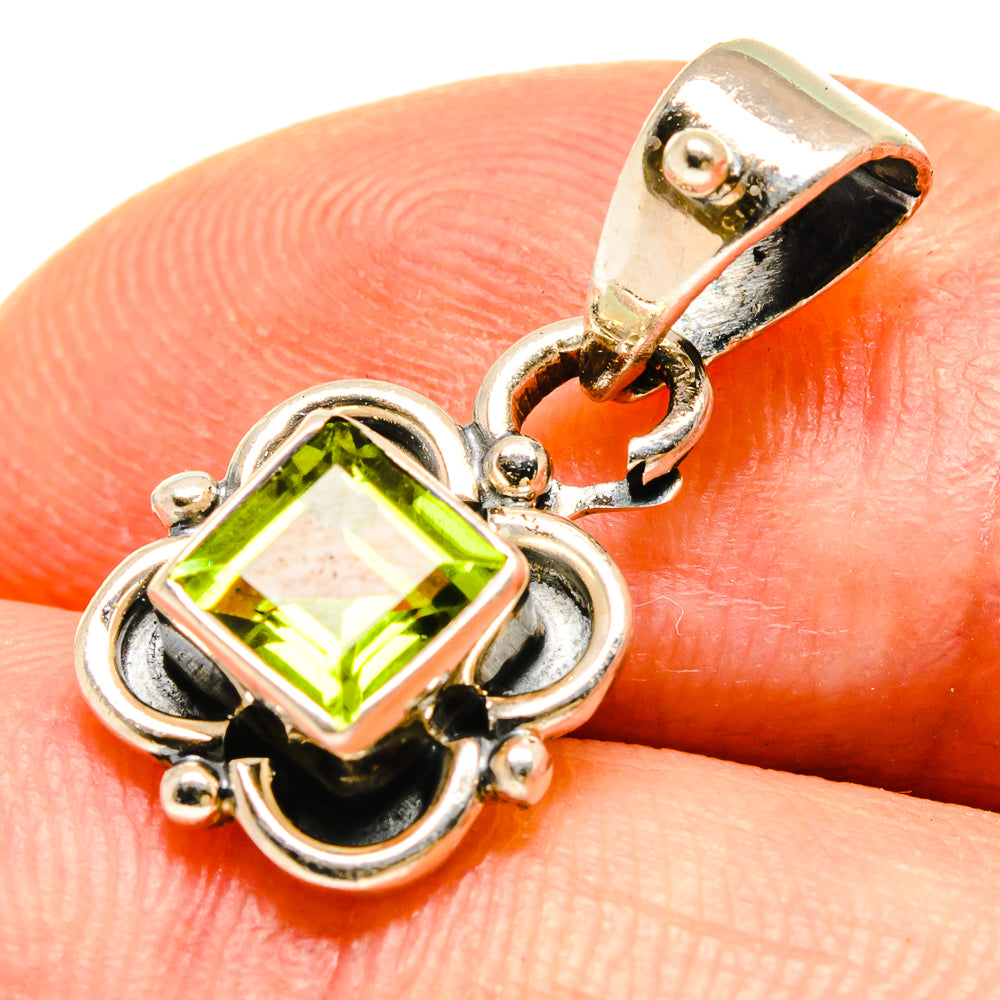 Peridot Pendants handcrafted by Anasilvercos - PD737032