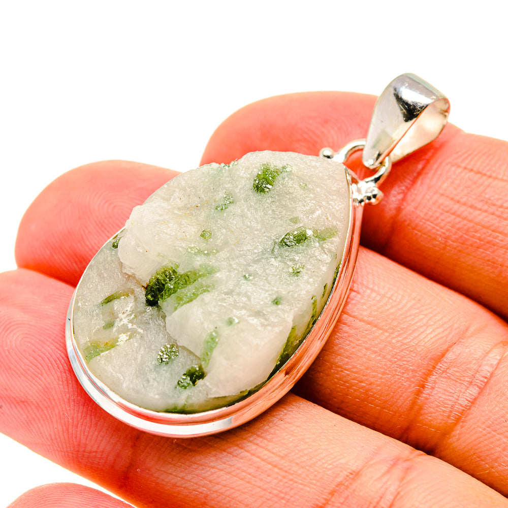 Green Quartz Crystal Pendants handcrafted by Anasilvercos - PD743548