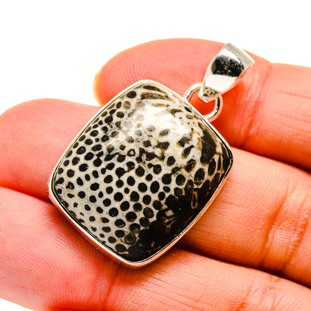 Stingray Coral Pendants handcrafted by Anasilvercos - PD743641