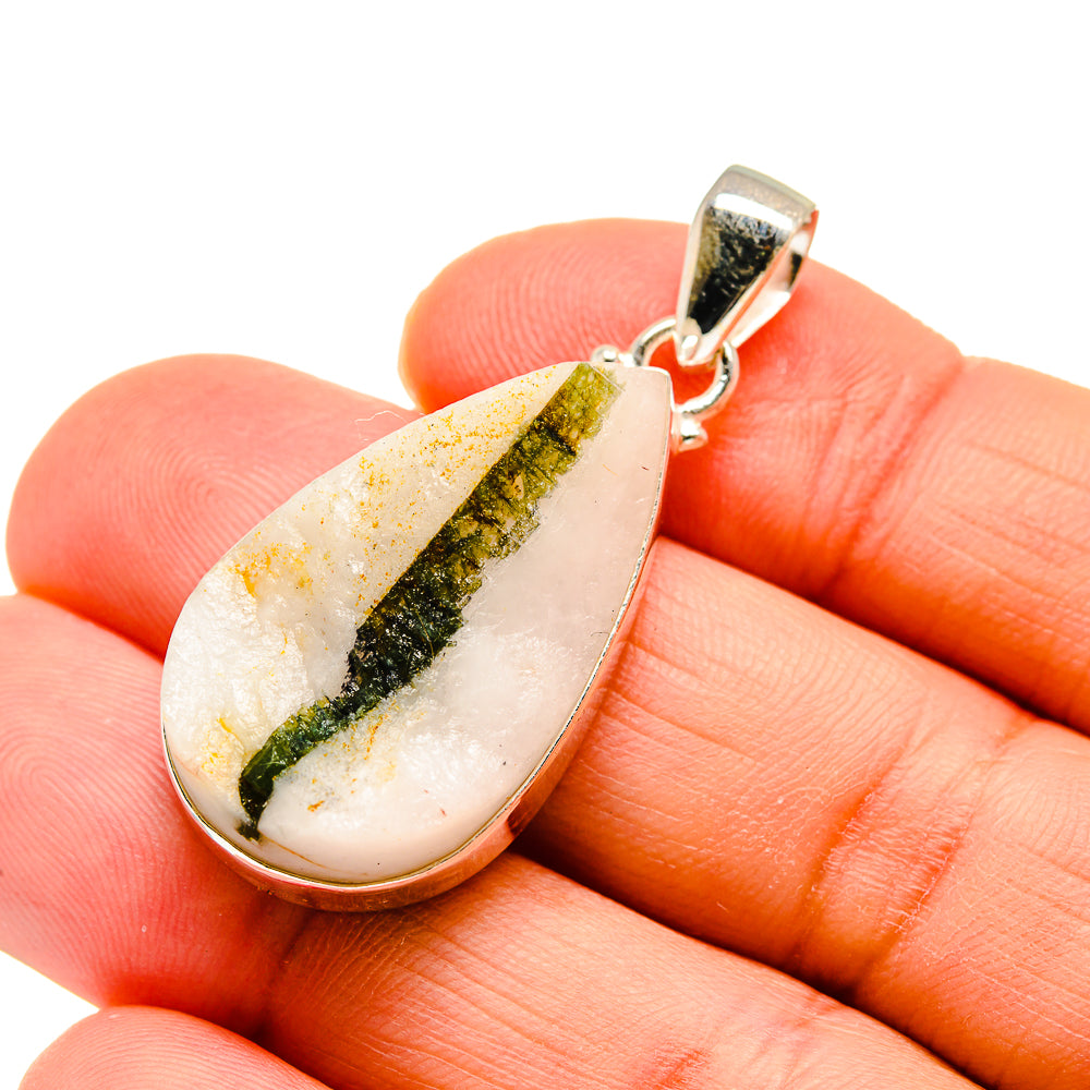 Green Quartz Crystal Pendants handcrafted by Anasilvercos - PD744965