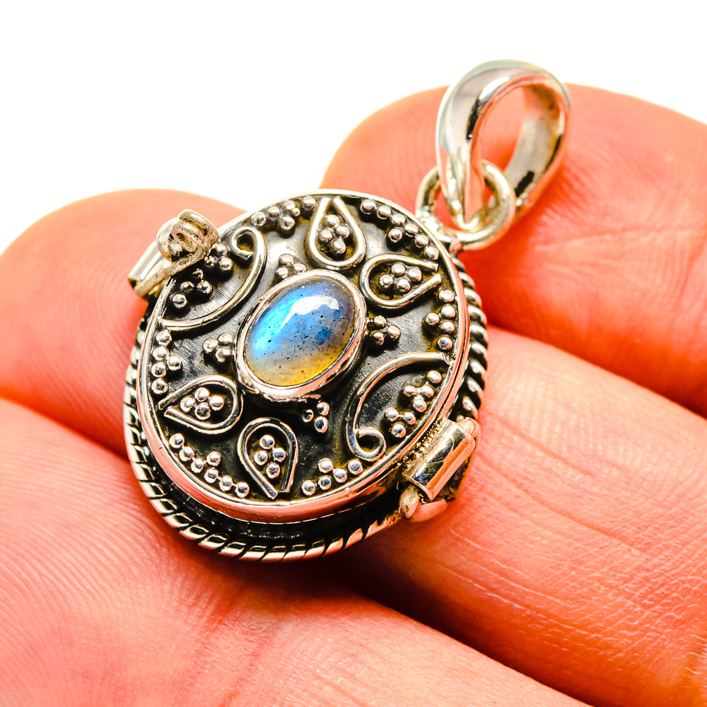 Labradorite Pendants handcrafted by Anasilvercos - PD748068