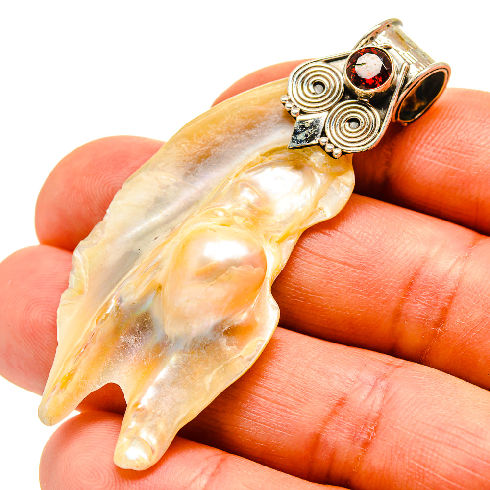 Mother Of Pearl Pendants handcrafted by Anasilvercos - PD751686
