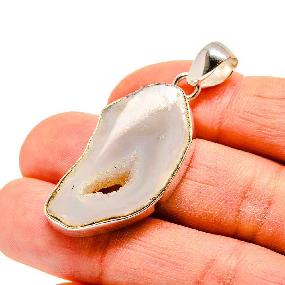 White Geode Slice Pendants handcrafted by Anasilvercos - PD752029