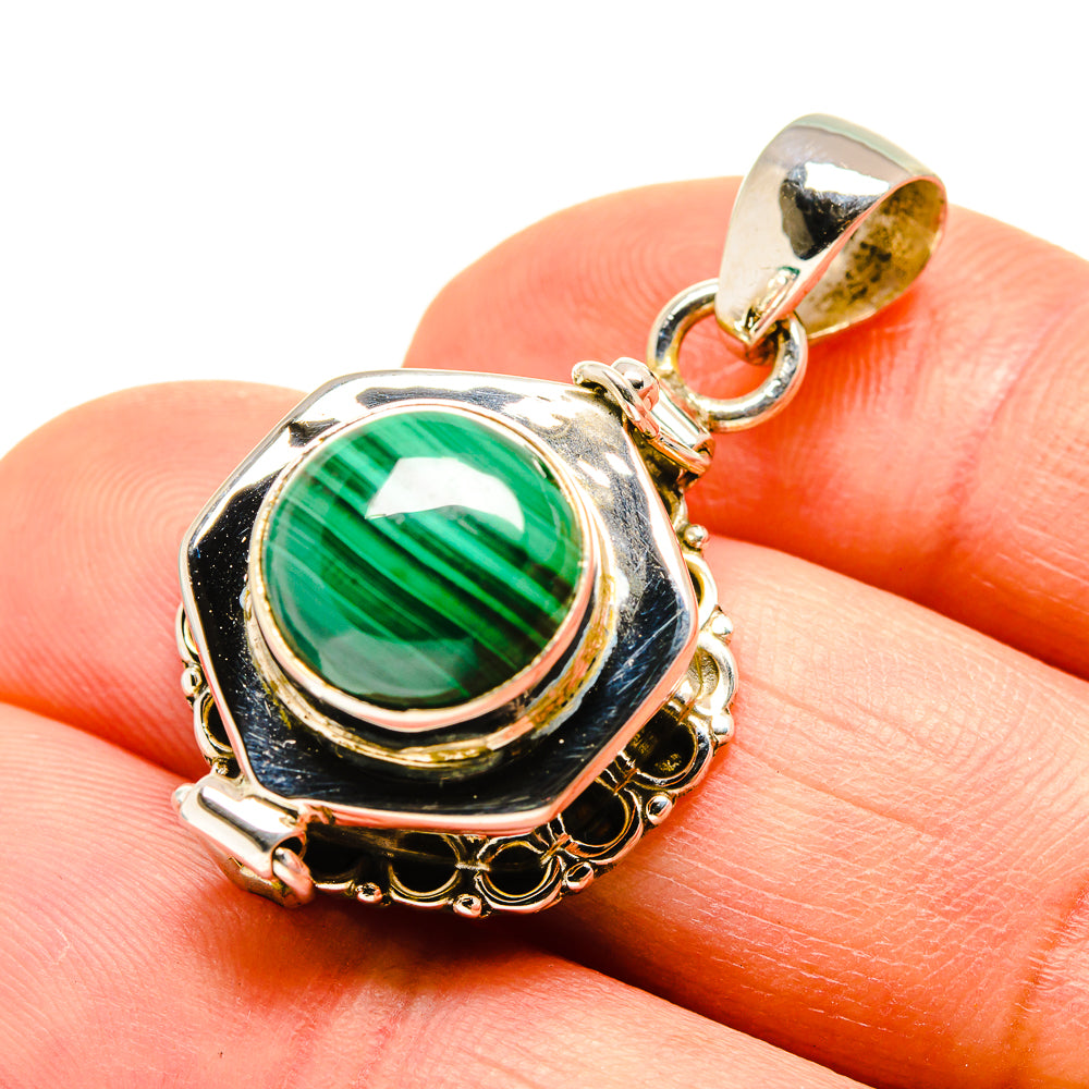 Malachite Pendants handcrafted by Anasilvercos - PD752176