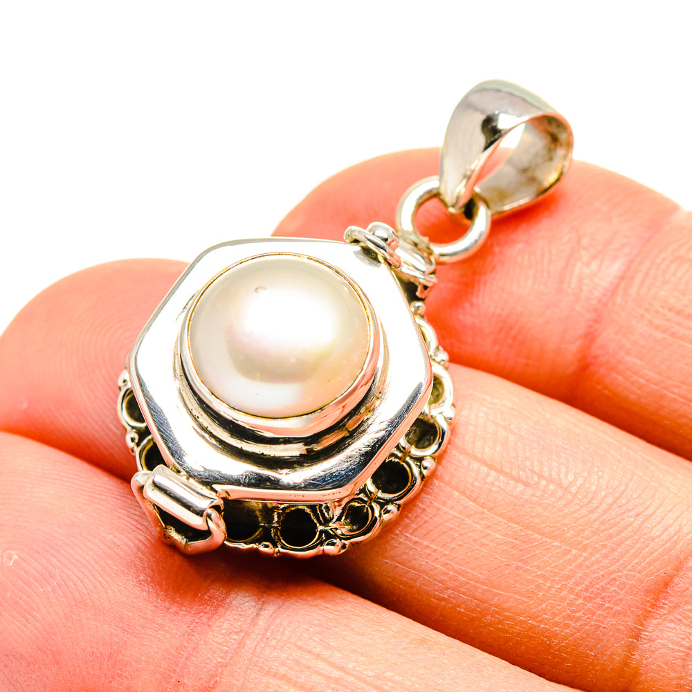 Cultured Pearl Pendants handcrafted by Anasilvercos - PD752592