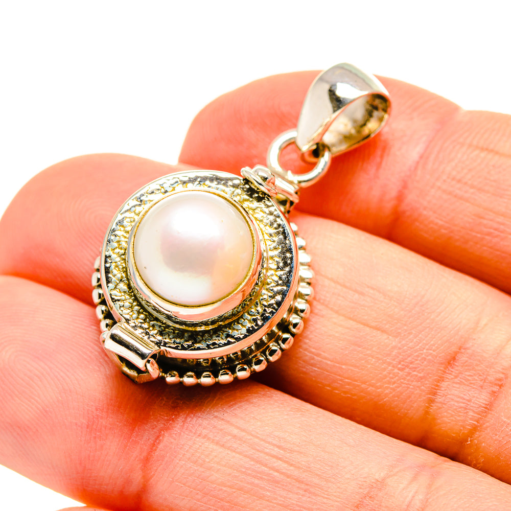 Cultured Pearl Pendants handcrafted by Anasilvercos - PD754078