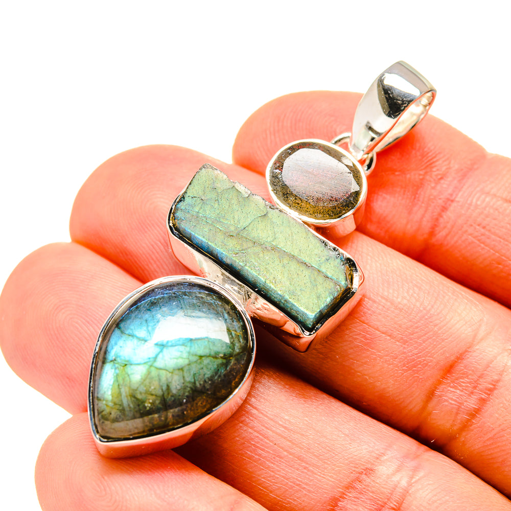 Labradorite Pendants handcrafted by Anasilvercos - PD754109