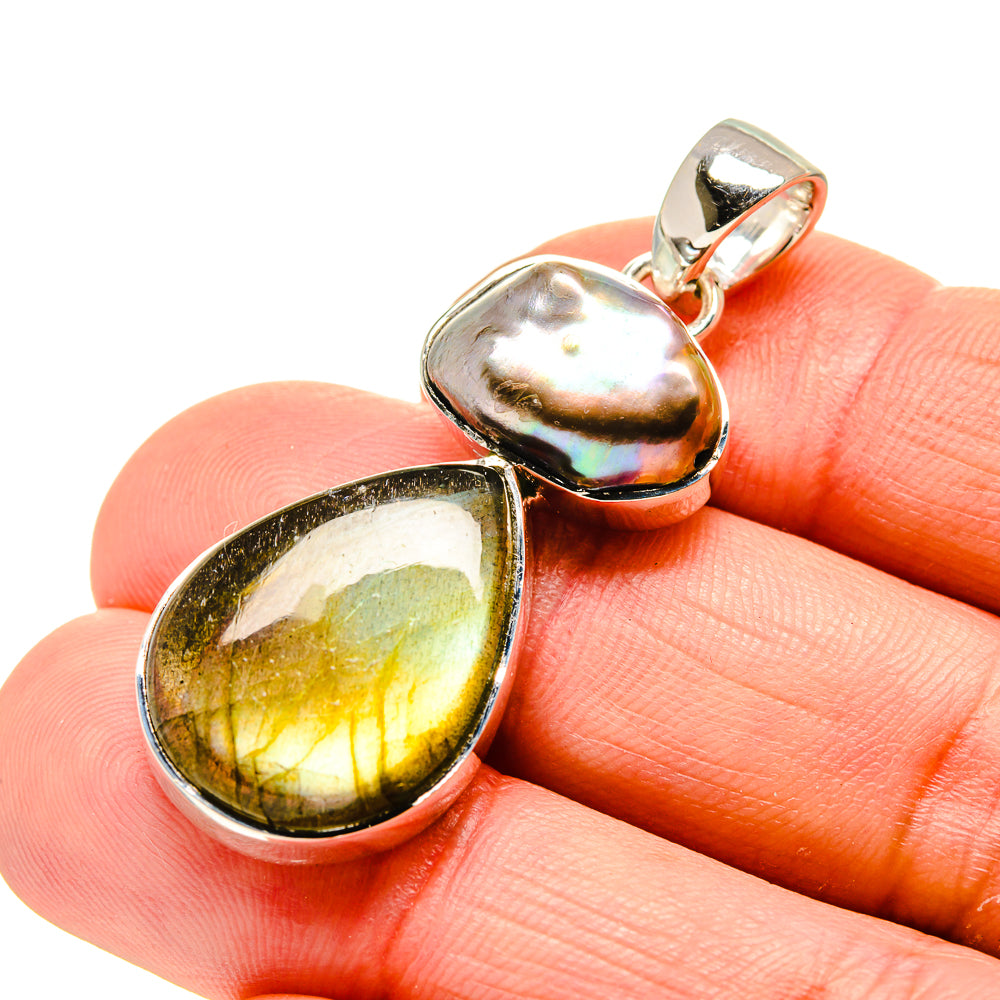 Labradorite Pendants handcrafted by Anasilvercos - PD754225