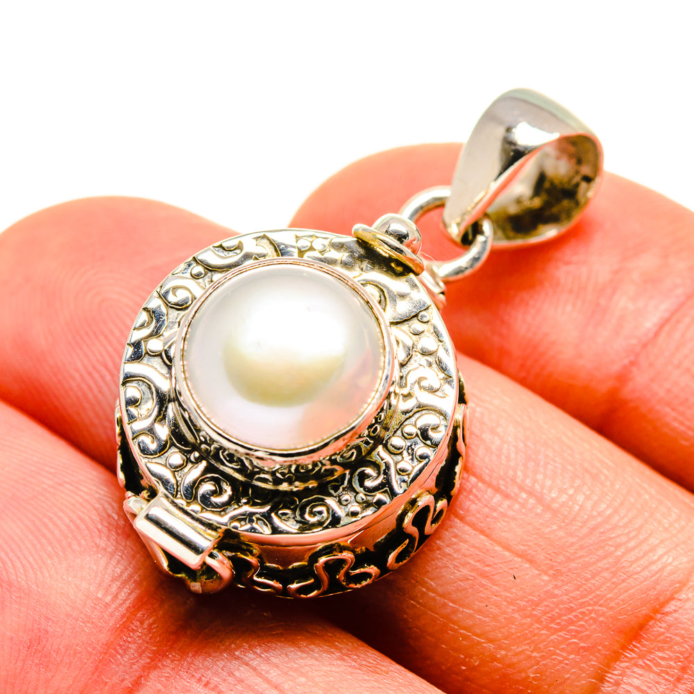 Cultured Pearl Pendants handcrafted by Anasilvercos - PD754534