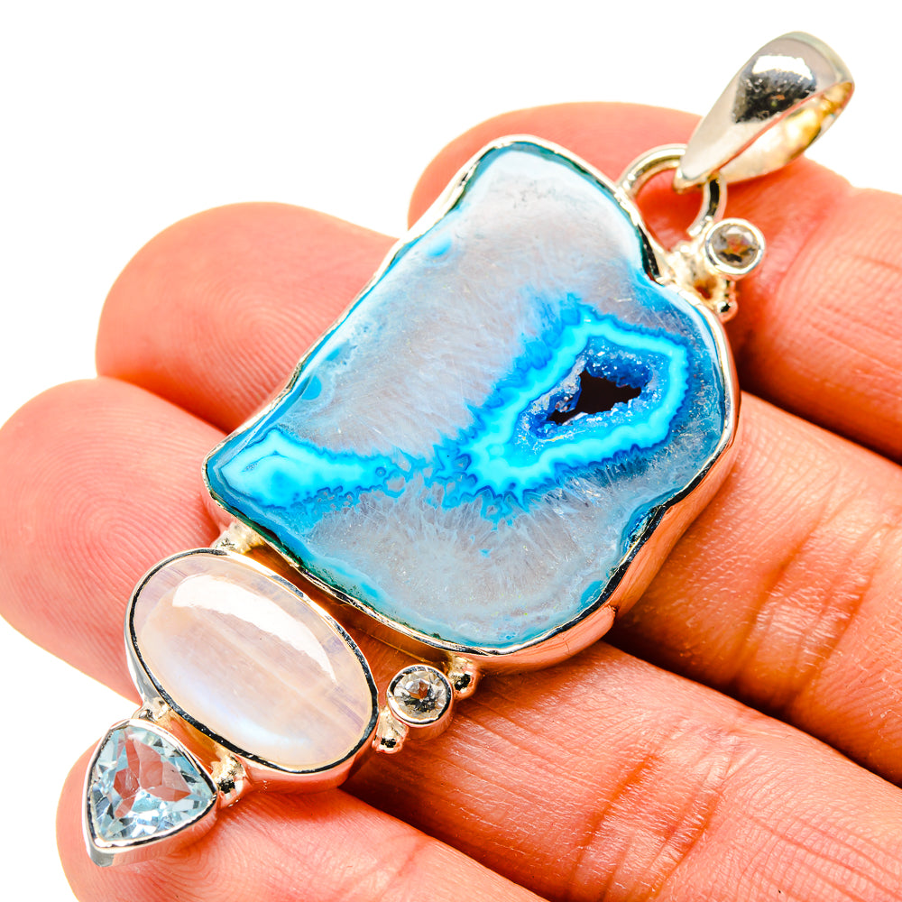Blue Geode Slice Pendants handcrafted by Anasilvercos - PD754556