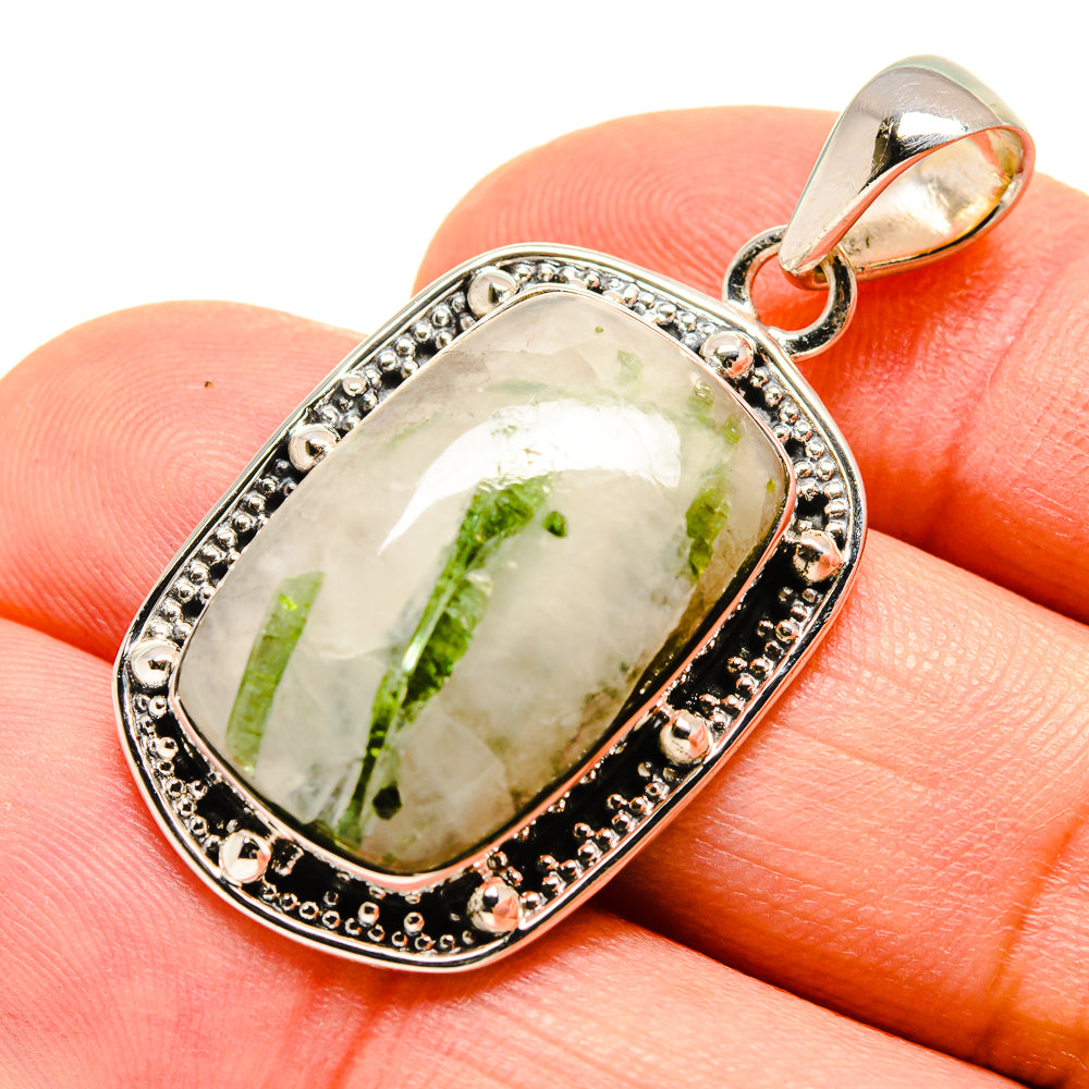 Green Quartz Crystal Pendants handcrafted by Anasilvercos - PD755223