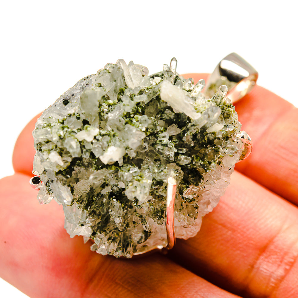 Green Quartz Crystal Pendants handcrafted by Anasilvercos - PD755530