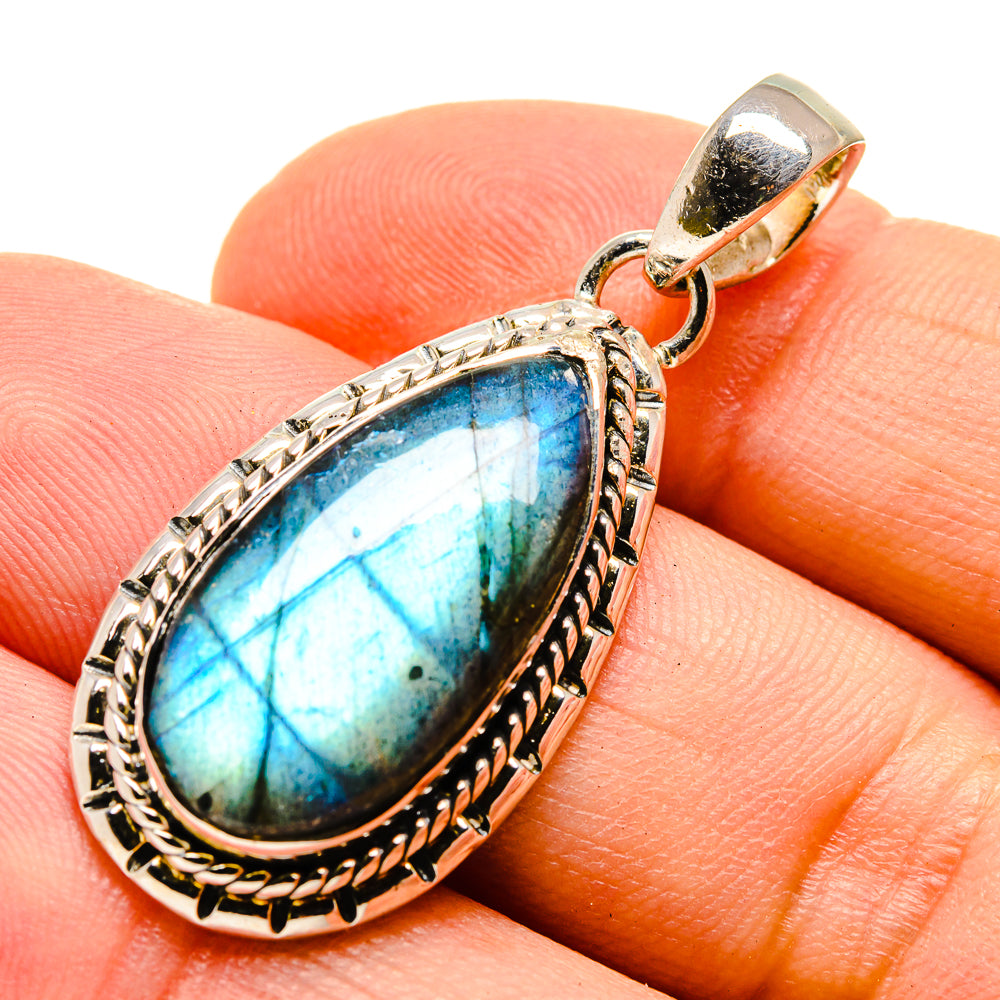 Labradorite Pendants handcrafted by Anasilvercos - PD755550