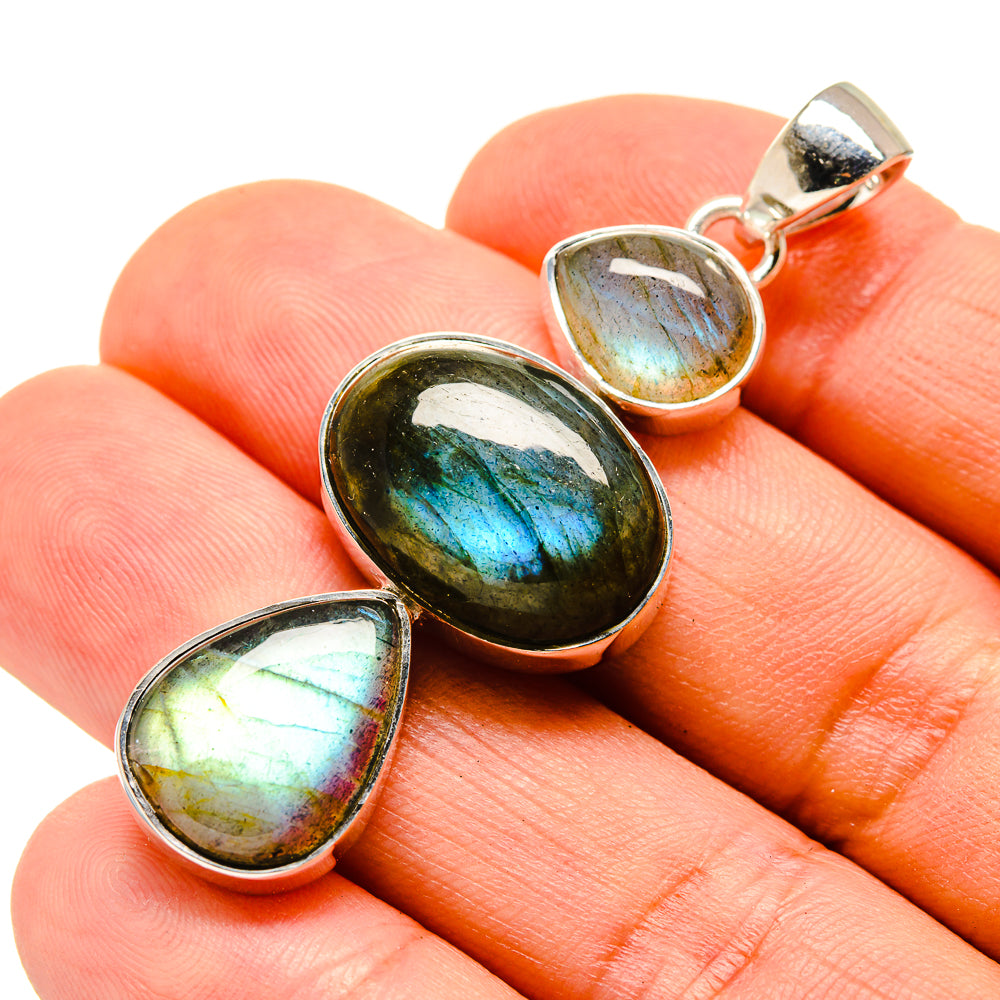 Labradorite Pendants handcrafted by Anasilvercos - PD755603