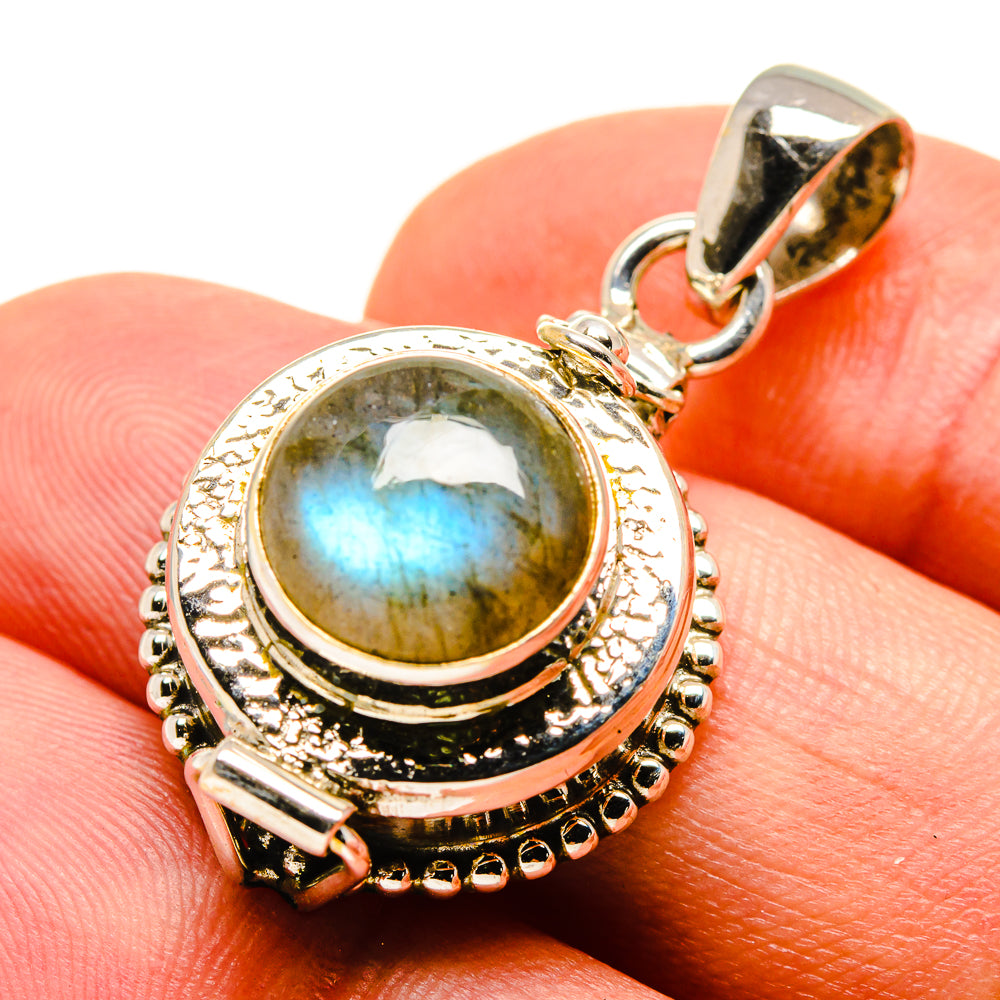 Labradorite Pendants handcrafted by Anasilvercos - PD755640