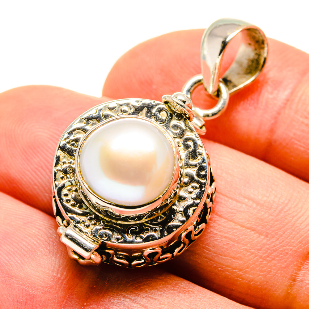 Cultured Pearl Pendants handcrafted by Anasilvercos - PD755887