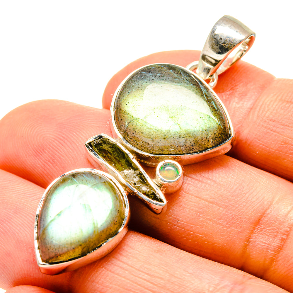 Labradorite Pendants handcrafted by Anasilvercos - PD755999