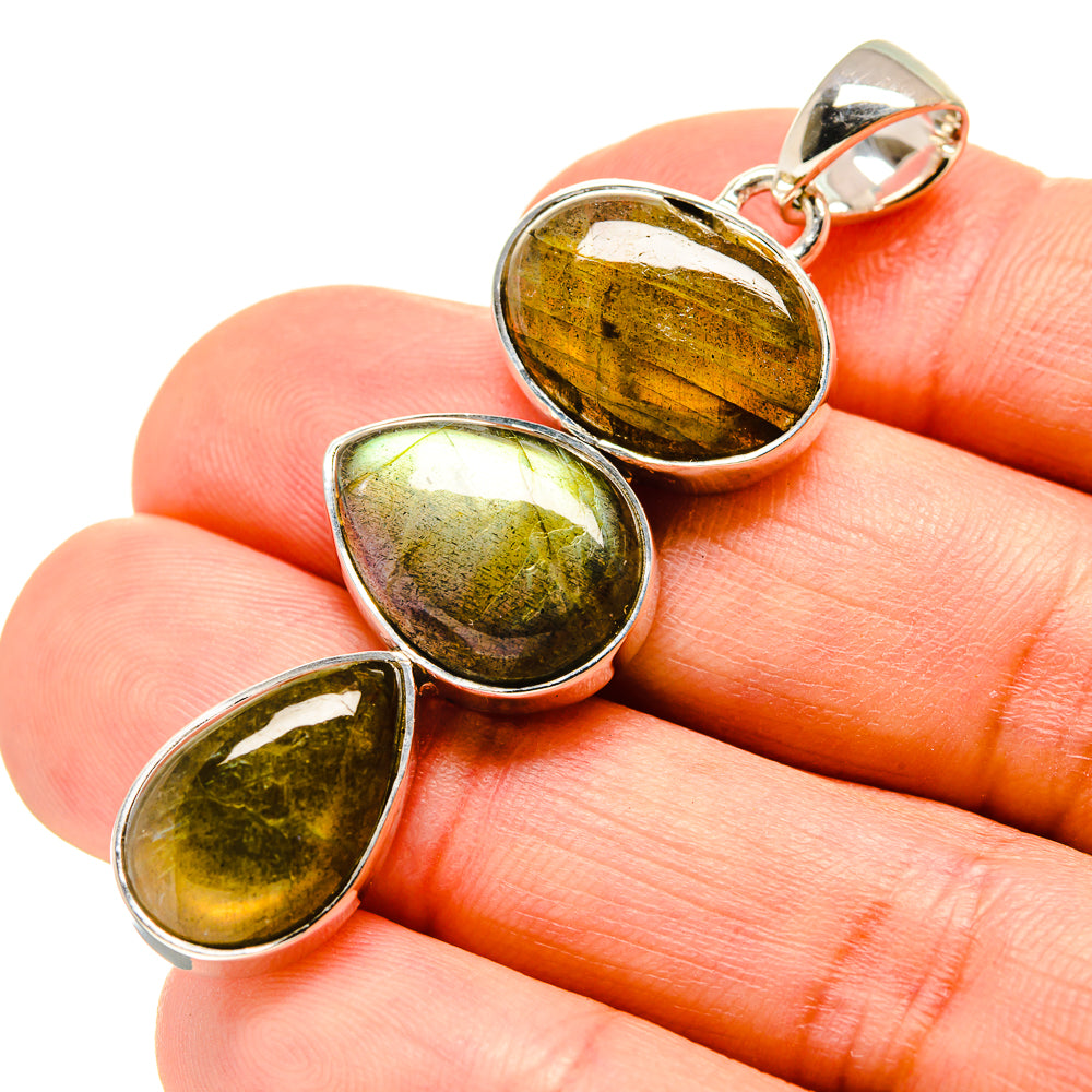 Labradorite Pendants handcrafted by Anasilvercos - PD756119