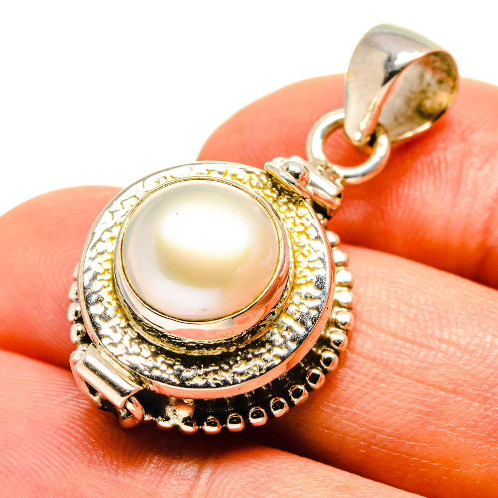 Cultured Pearl Pendants handcrafted by Anasilvercos - PD756259
