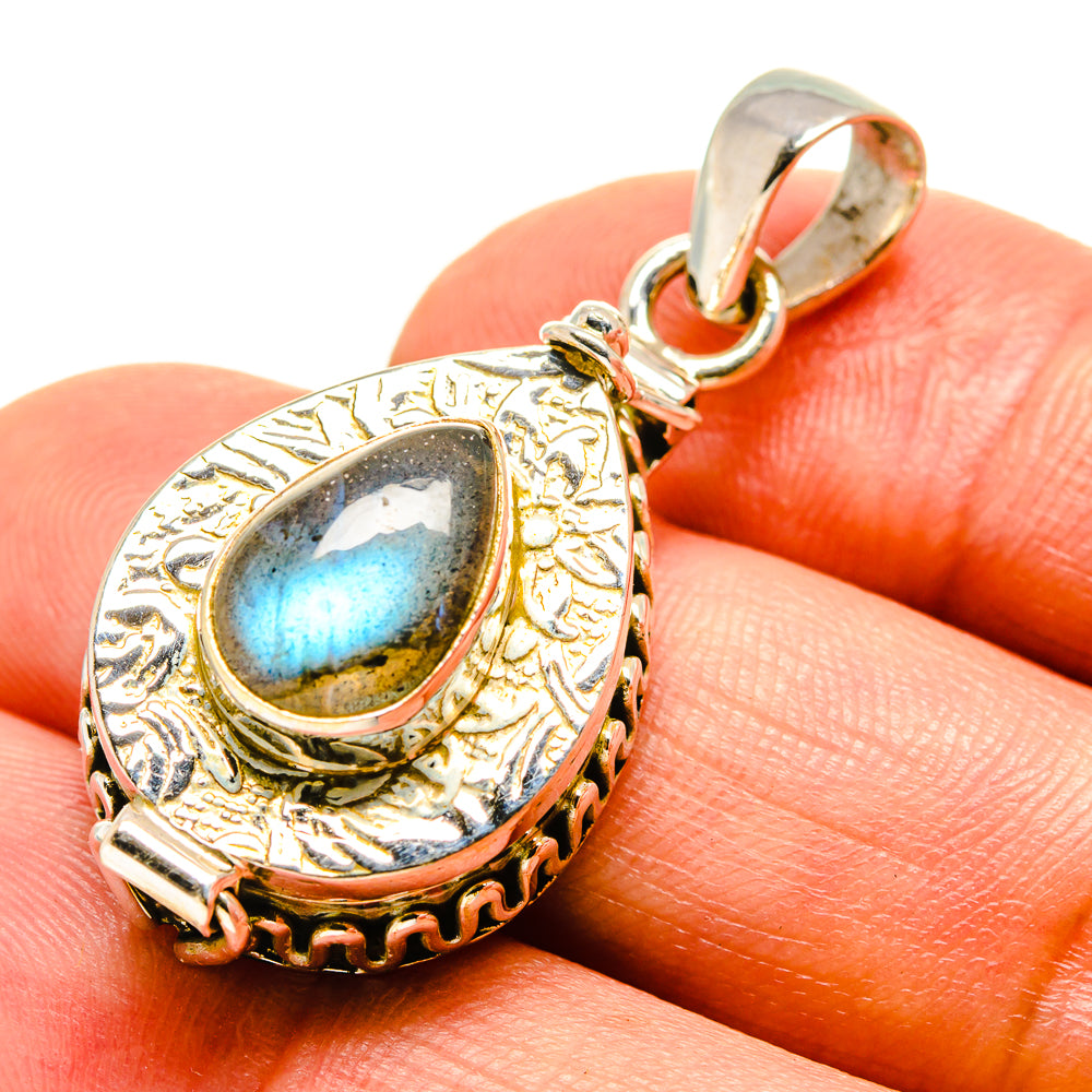 Labradorite Pendants handcrafted by Anasilvercos - PD756260