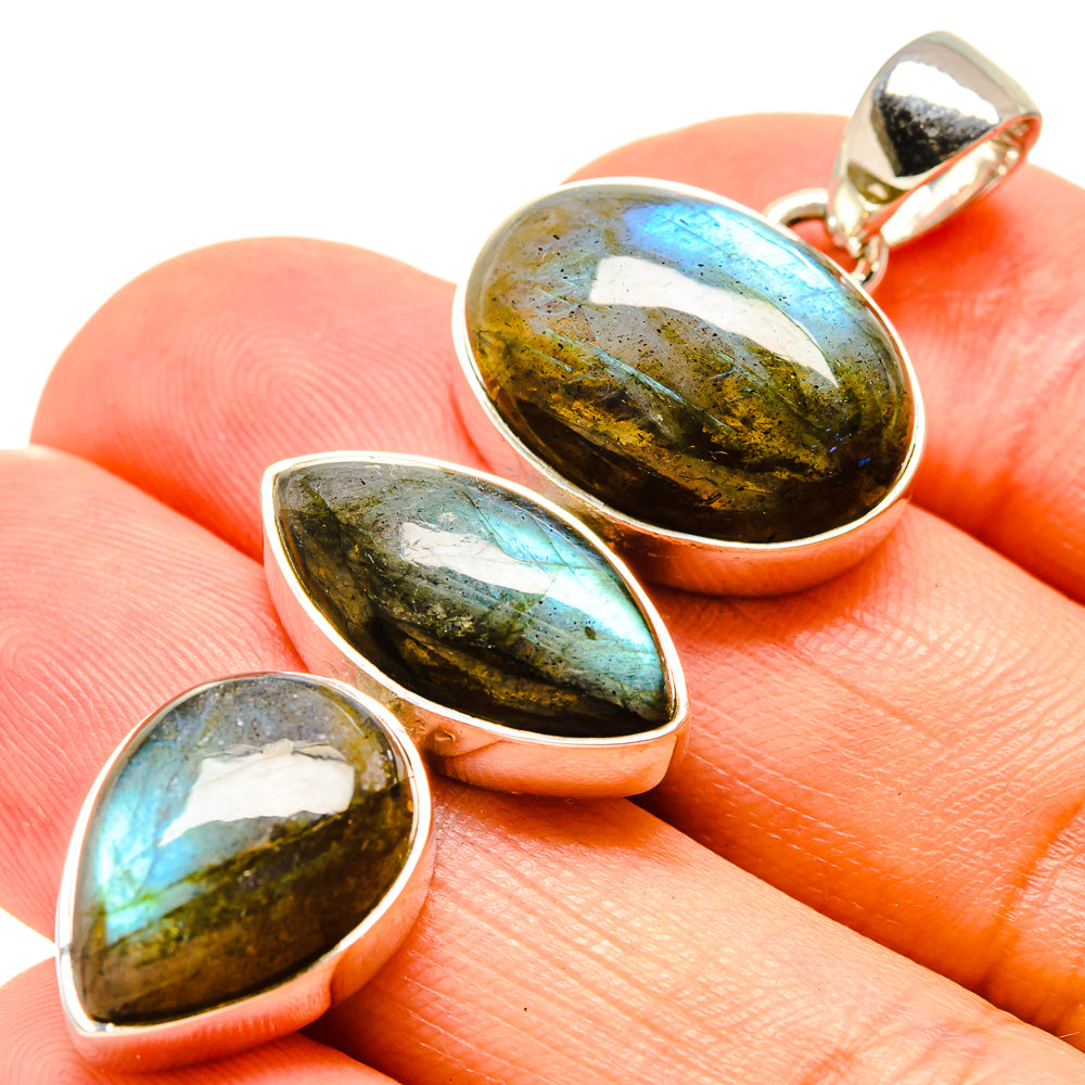 Labradorite Pendants handcrafted by Anasilvercos - PD756357