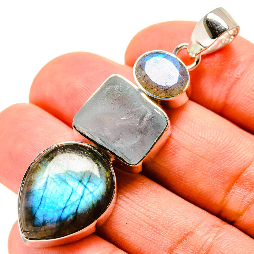 Labradorite Pendants handcrafted by Anasilvercos - PD756362