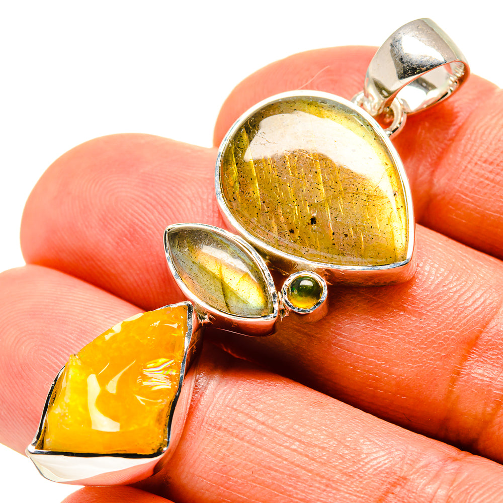Labradorite Pendants handcrafted by Anasilvercos - PD756576