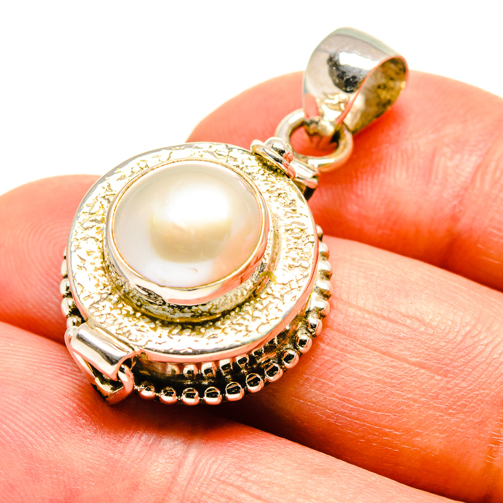 Cultured Pearl Pendants handcrafted by Anasilvercos - PD756626