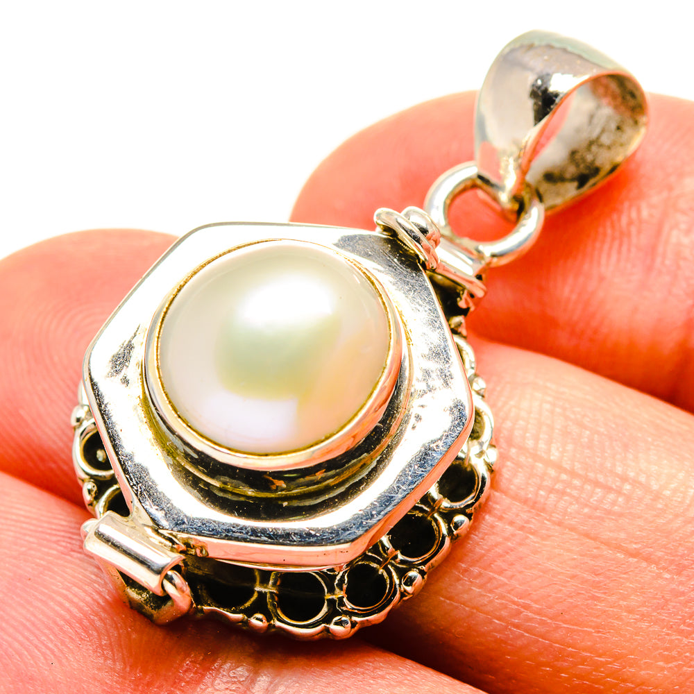 Cultured Pearl Pendants handcrafted by Anasilvercos - PD756717