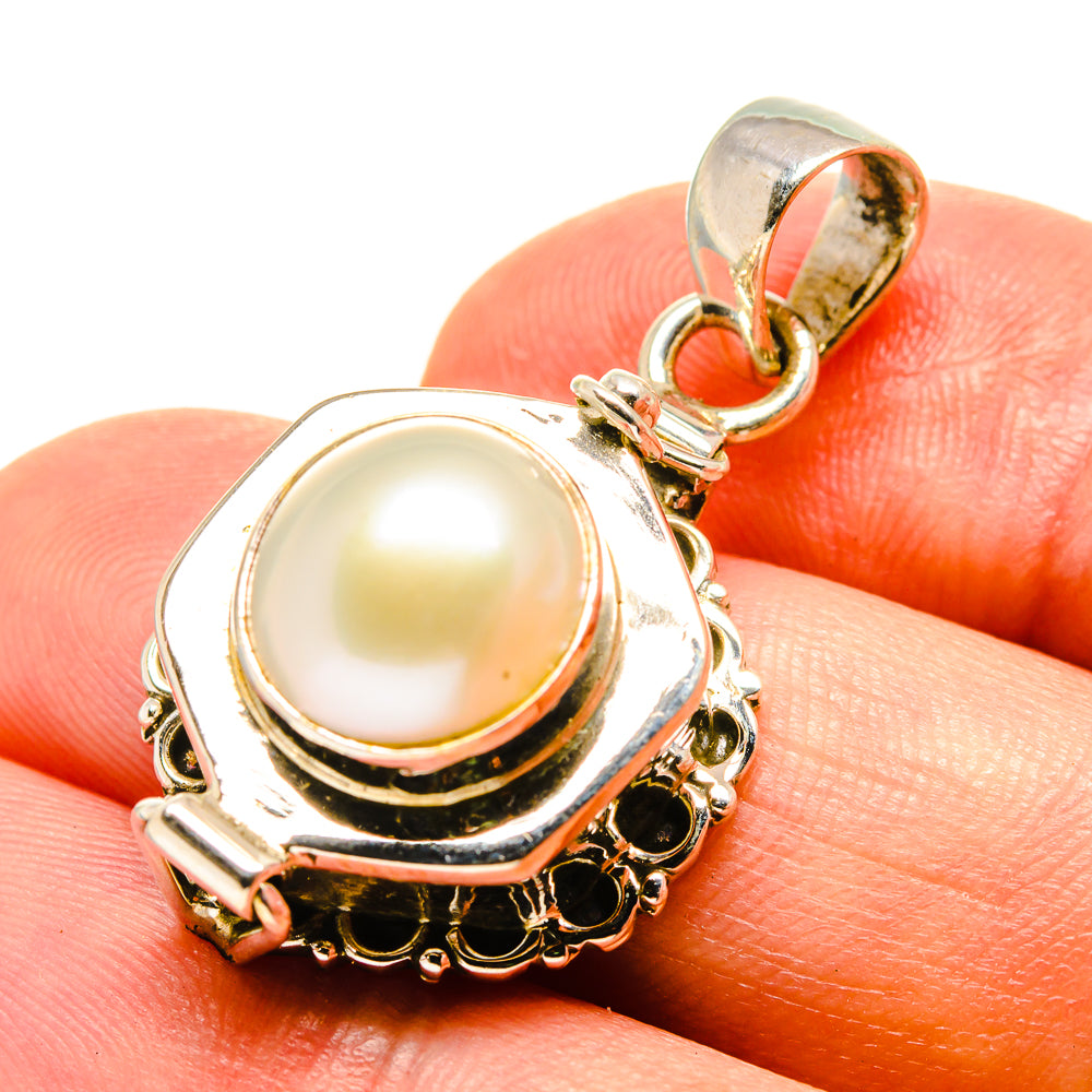 Cultured Pearl Pendants handcrafted by Anasilvercos - PD756723