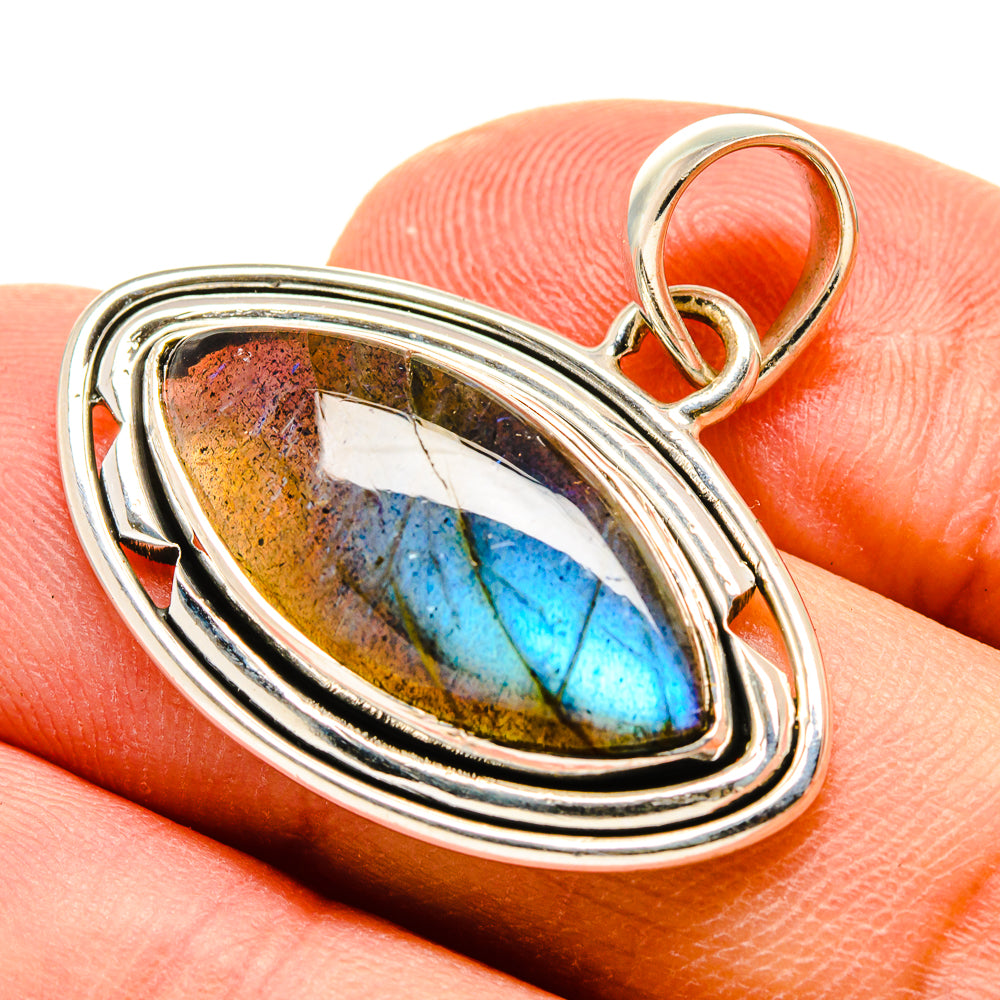 Labradorite Pendants handcrafted by Anasilvercos - PD756828