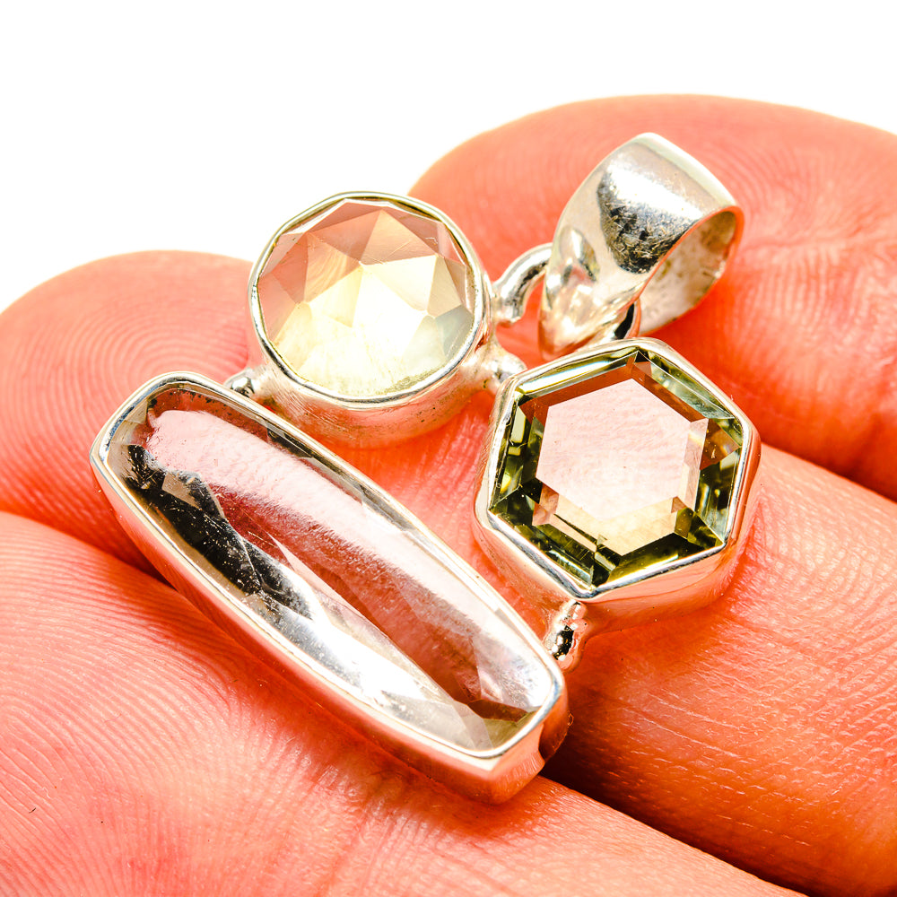 White Quartz Pendants handcrafted by Anasilvercos - PD757380