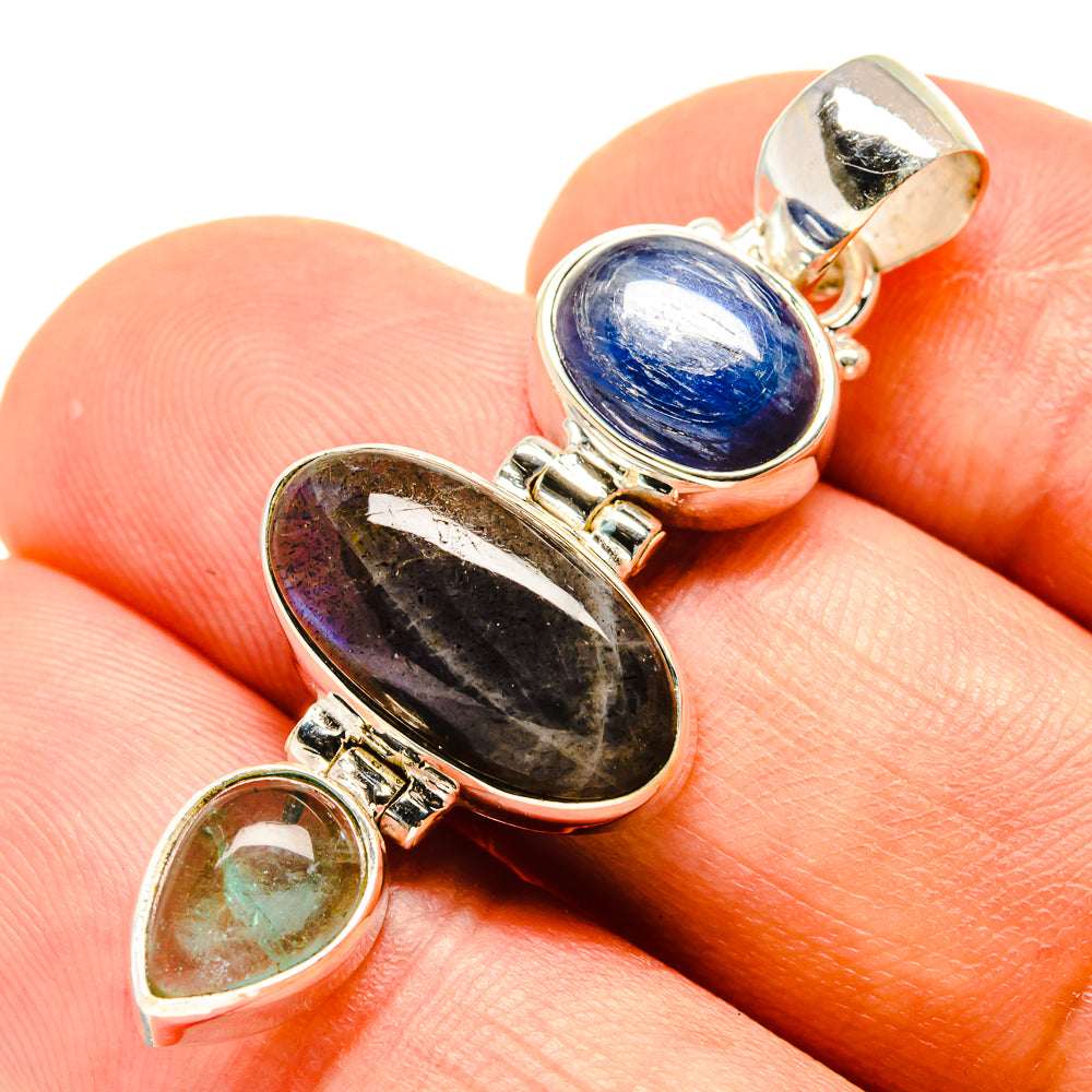 Labradorite Pendants handcrafted by Anasilvercos - PD758641