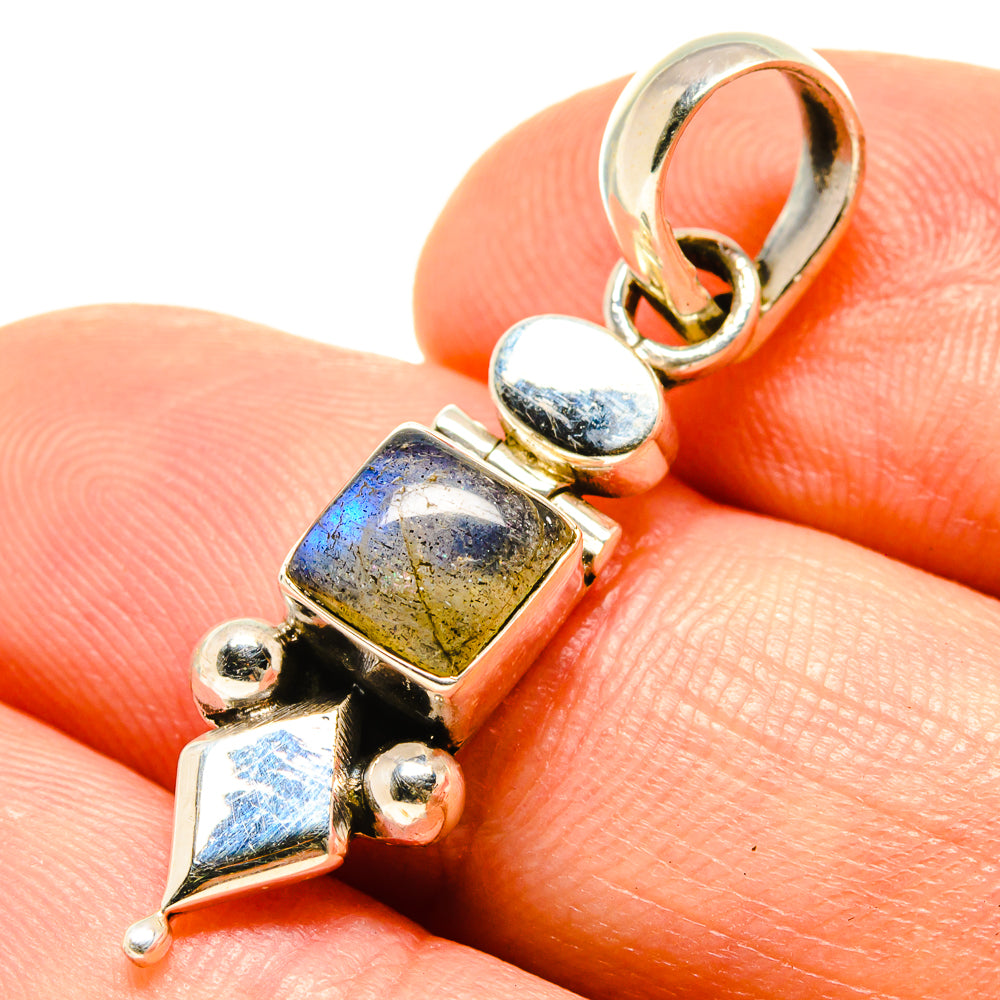 Labradorite Pendants handcrafted by Anasilvercos - PD758937