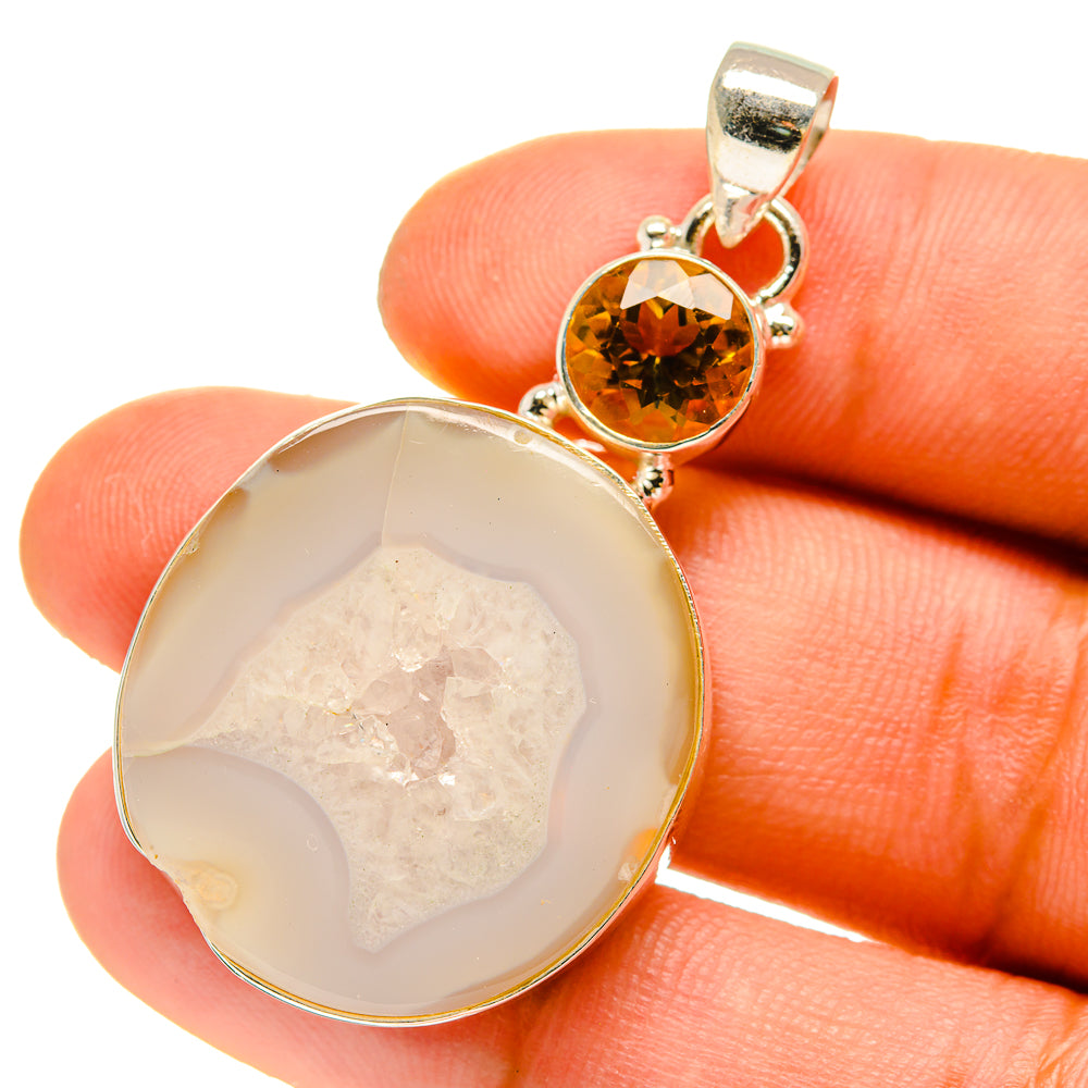 White Geode Slice Pendants handcrafted by Anasilvercos - PD759992