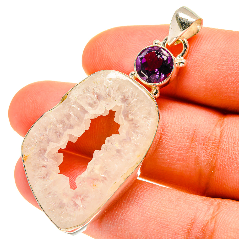 White Geode Slice Pendants handcrafted by Anasilvercos - PD760029