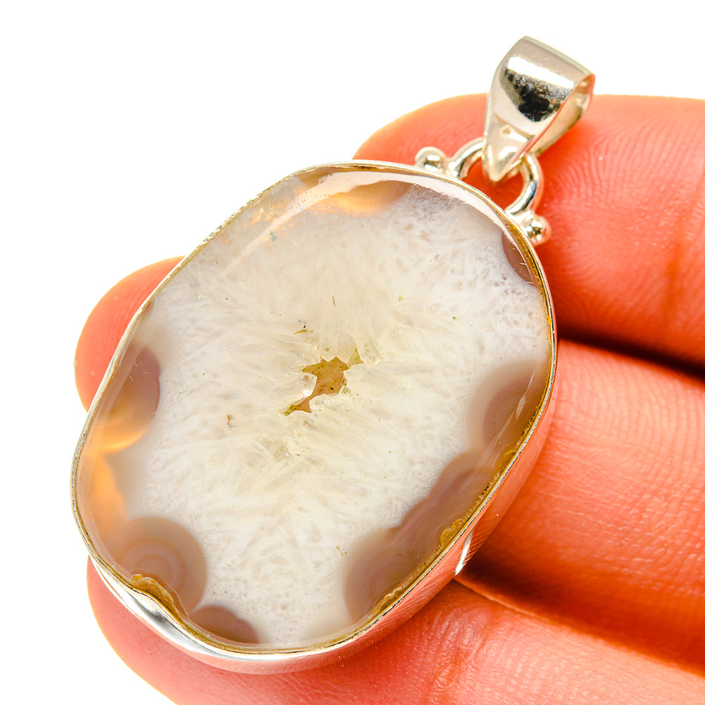 White Geode Slice Pendants handcrafted by Anasilvercos - PD760236