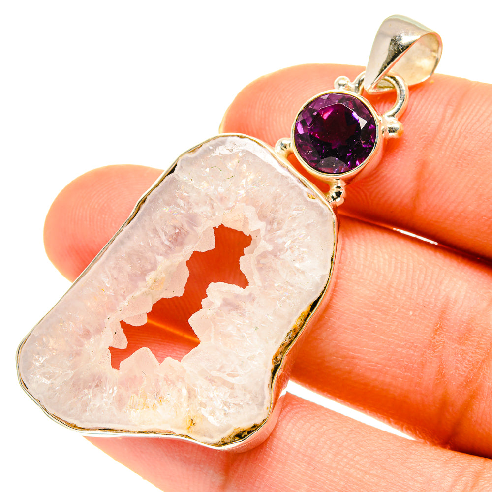 White Geode Slice Pendants handcrafted by Anasilvercos - PD760663