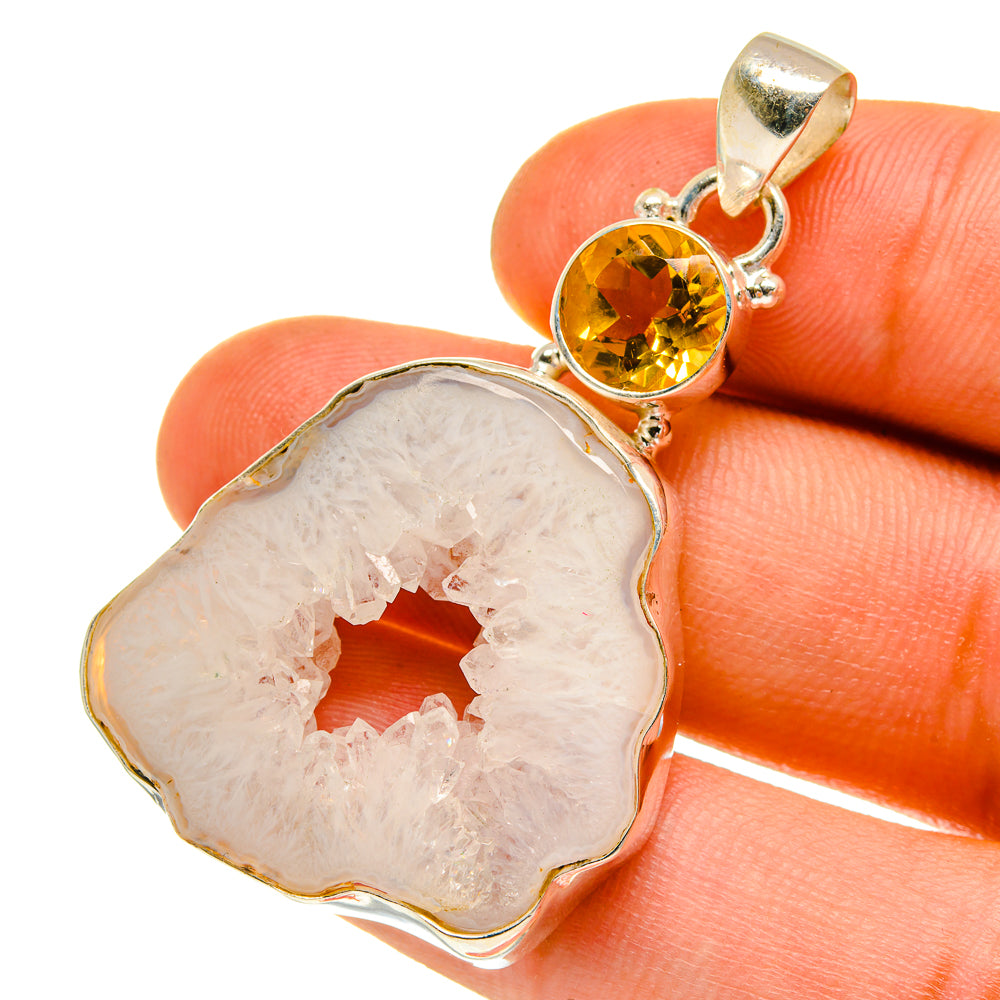 White Geode Slice Pendants handcrafted by Anasilvercos - PD760780