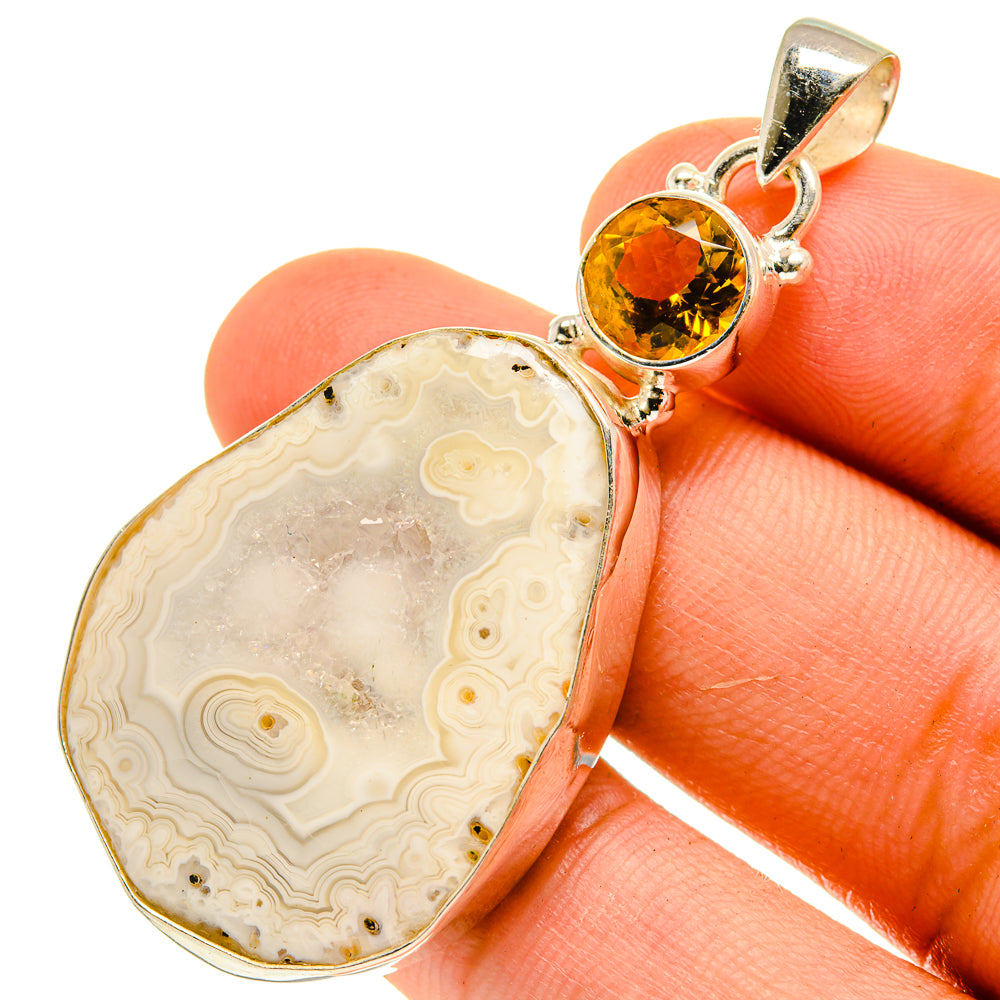 White Geode Slice Pendants handcrafted by Anasilvercos - PD760876