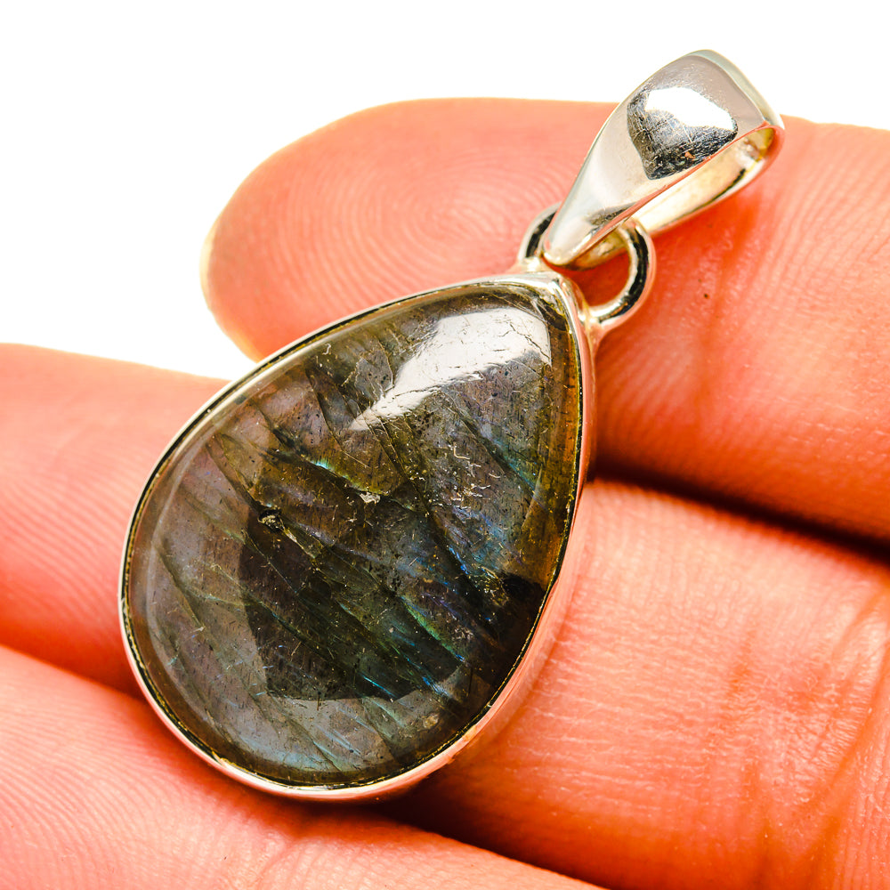 Labradorite Pendants handcrafted by Anasilvercos - PD7801
